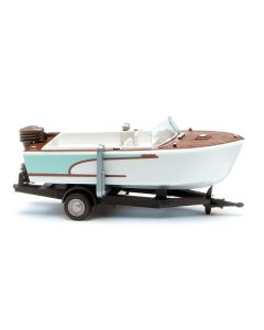 Motorboot auf Anhänger