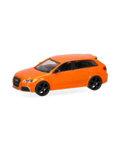 Audi RS3 Sportback, glutorange mit schwarzen Felgen 