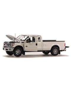 Ford F250 XLT Pickup Super Cab & 8' Bed - White / Chrome