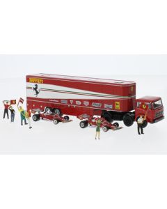 Set: Fiat 691 T Renntransport-SZ, Ferrari, mit 2 Ferrari 312 T2 F1 und 6 Figuren, 1977