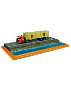 Vitrine - Diorama road to the water  