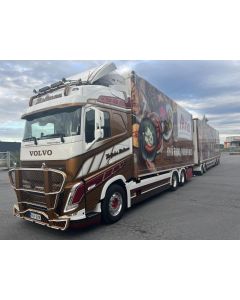 Volvo Hängerzug "Ristimaa - Atria"