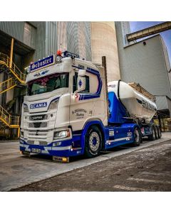 Scania NG 560R mit Feldbinder "Schuster"